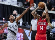 英雄联盟总决赛门票-火箭险胜尼克斯，麦科勒姆高光表现