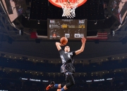 英雄联盟总决赛直播-当黄蜂蛰痛步行者时，范弗利特正在绘制一幅美加墨的控卫霸权地图