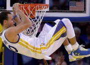 英雄联盟总决赛2025-时间的魔术，爱德华兹爆发背后的篮球智慧与新疆队的热血胜利