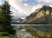 英雄联盟总决赛直播-当锁链缠上红龙，几内亚的钢铁防线与拉什福德的钥匙