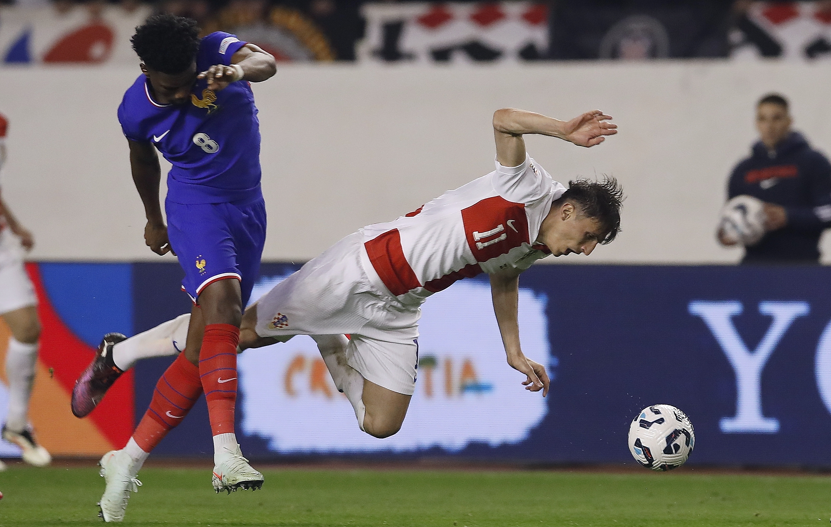 法国主场一球小胜克罗地亚,保持不败 法国主场一球小胜克罗地亚,保持不败