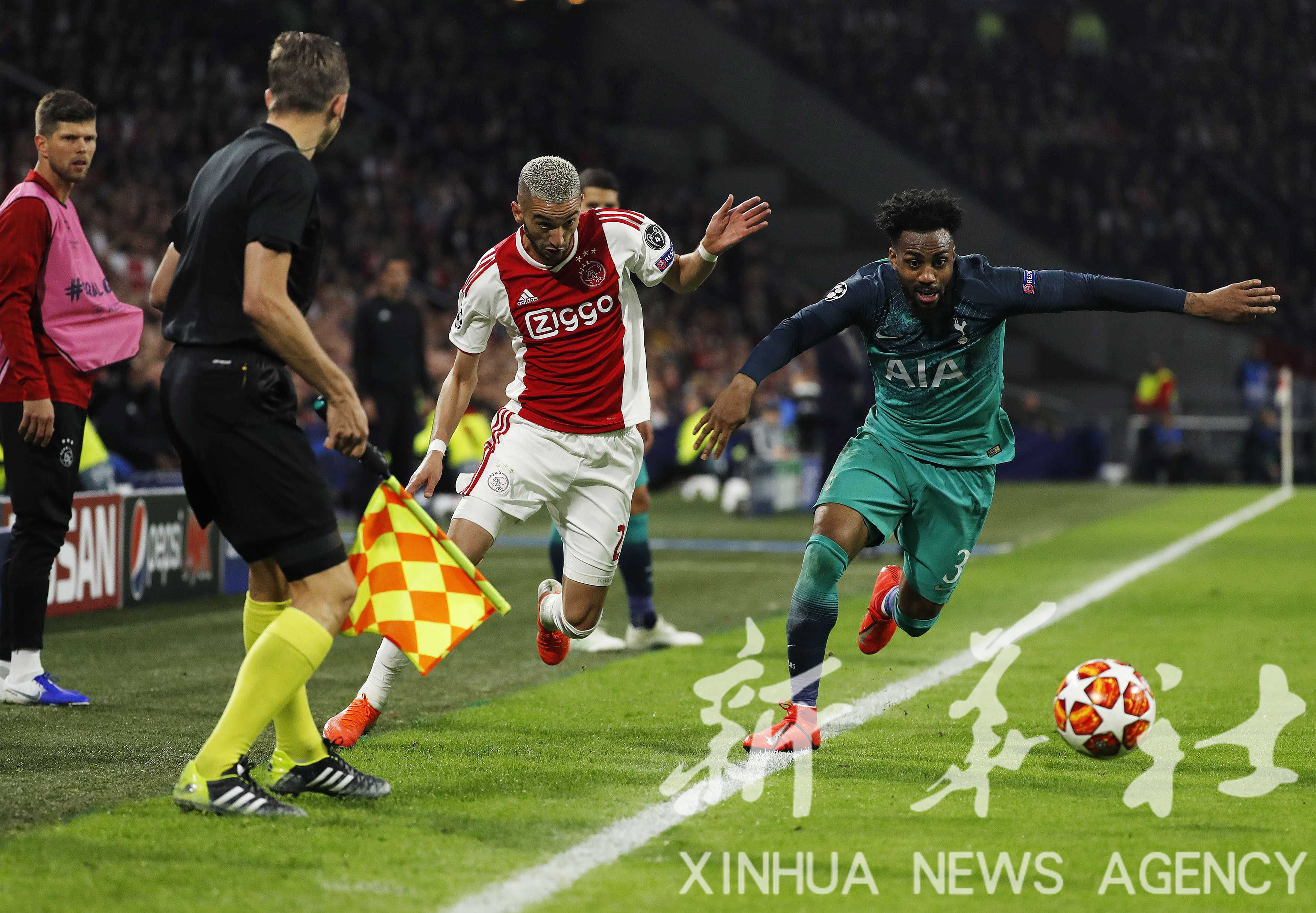 阿贾克斯团结一致,晋级决赛成定局 阿贾克斯团结一致,晋级决赛成定局