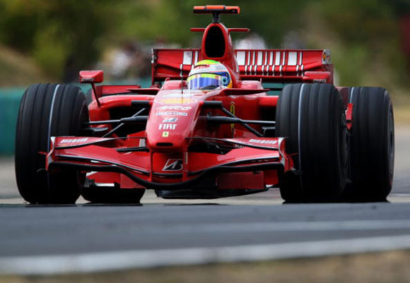 索伯车队轻取威廉姆斯，皮亚斯特里带队取胜