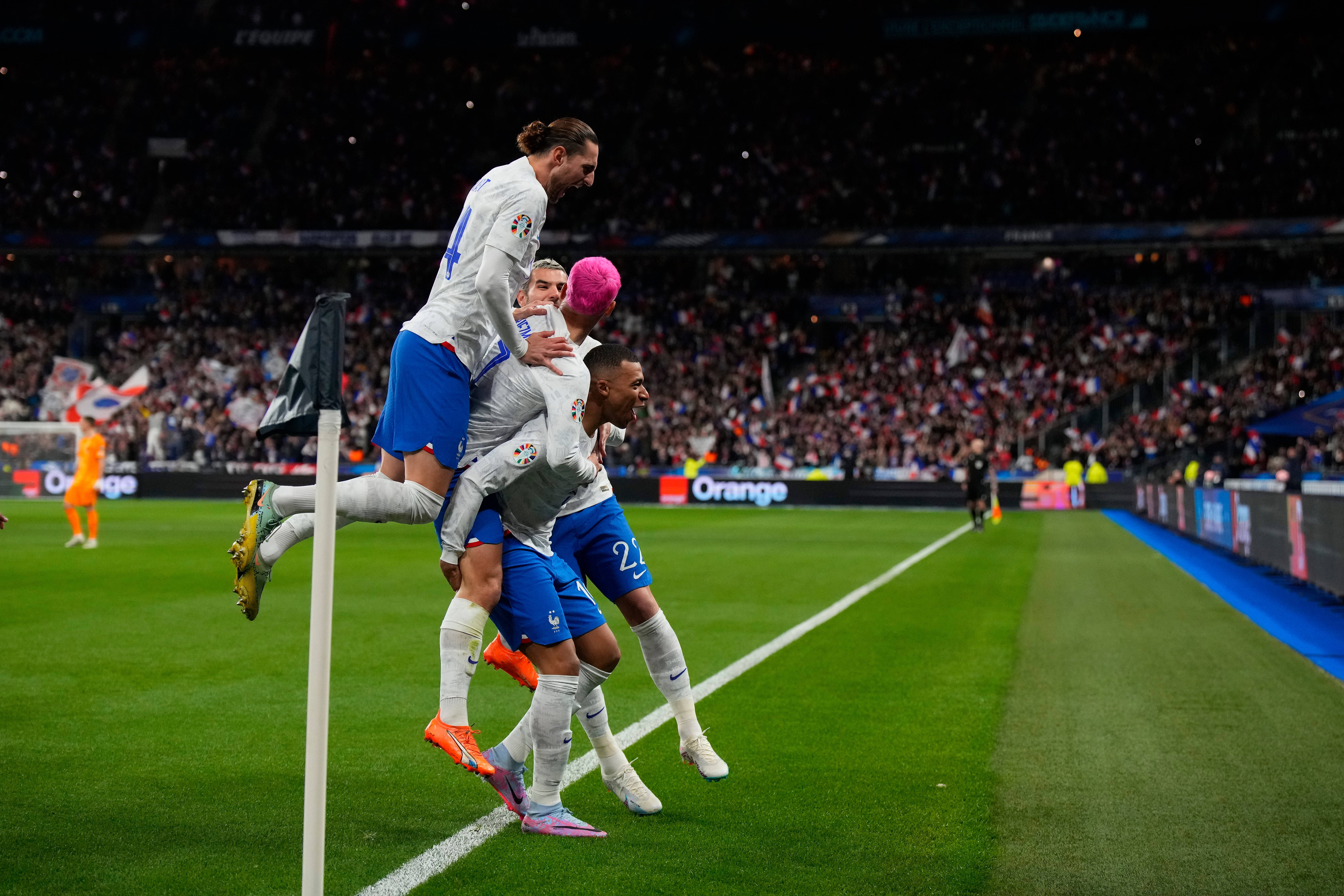 巴黎险胜西班牙，姆巴佩状态火热